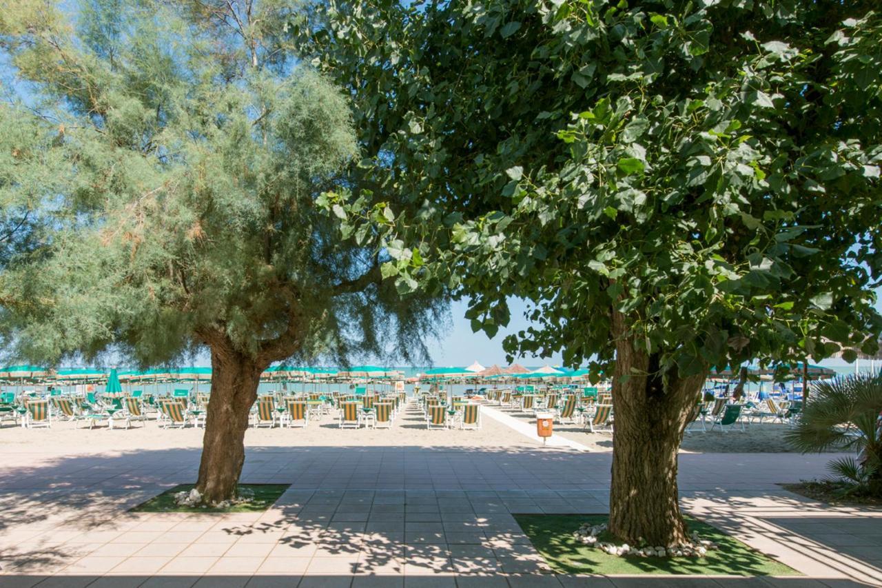 Grand Hotel Adriatico Montesilvano Marina Exterior foto